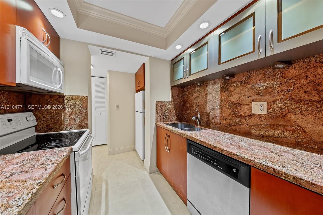 На продажу: $348,000 (1 спален, 1 ванн, 943 Квадратных фут)