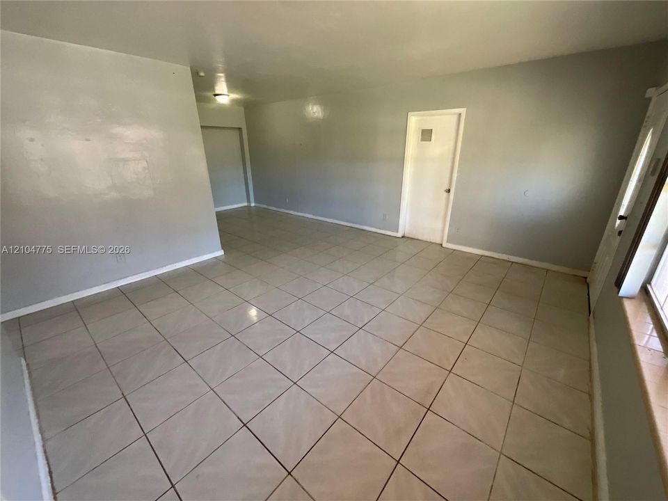 В аренду: $2,300 (2 спален, 1 ванн, 1345 Квадратных фут)