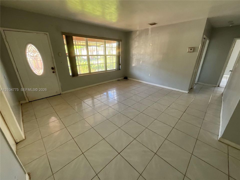 В аренду: $2,300 (2 спален, 1 ванн, 1345 Квадратных фут)