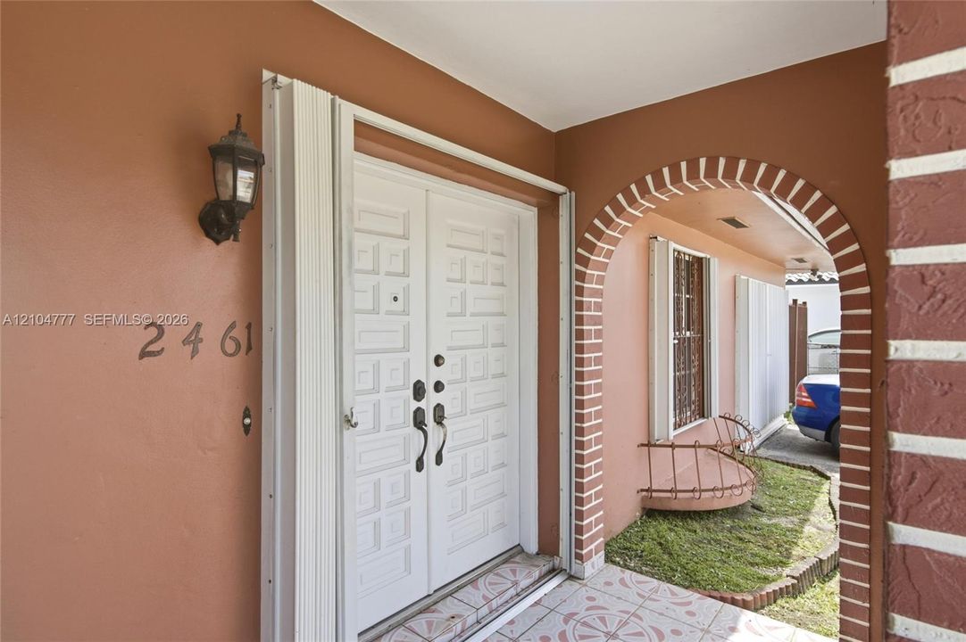 Double entry doors with patterned panels