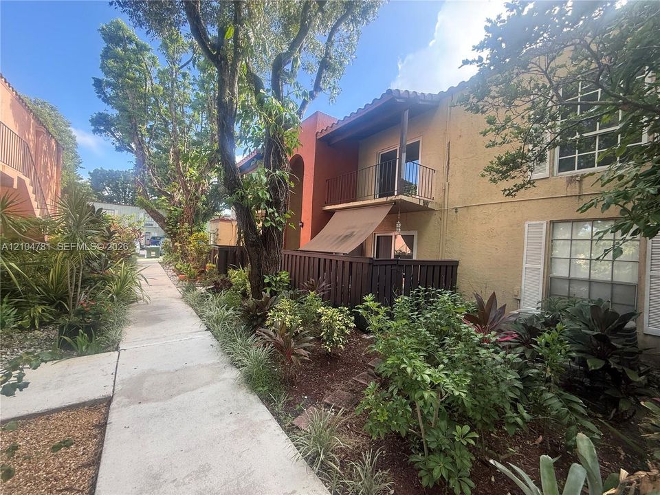 For Rent: $1,700 (1 beds, 1 baths, 615 Square Feet)