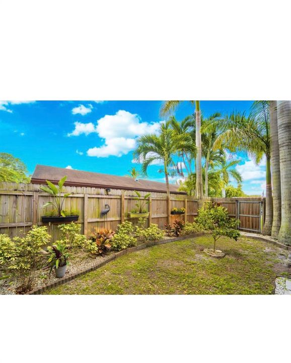 Side Fenced in Yard