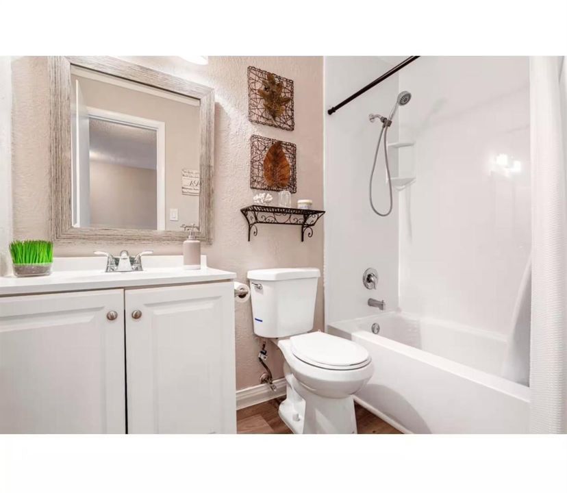 Upstairs Bathroom with Tub