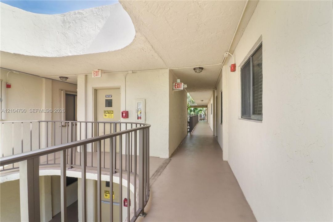 En Venta: $305,000 (2 camas, 2 baños, 965 Pies cuadrados)