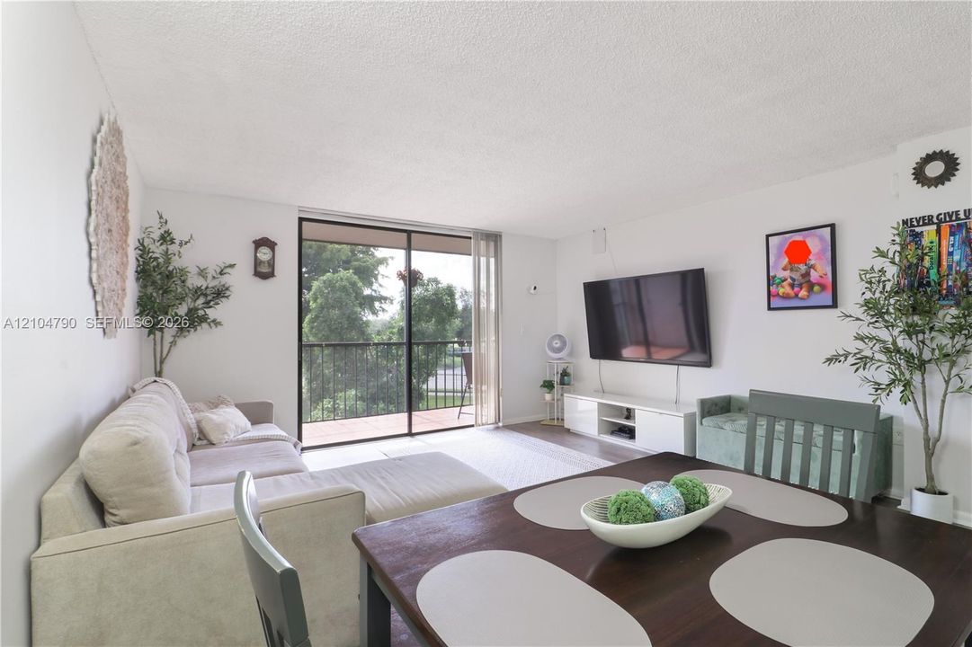 En Venta: $305,000 (2 camas, 2 baños, 965 Pies cuadrados)