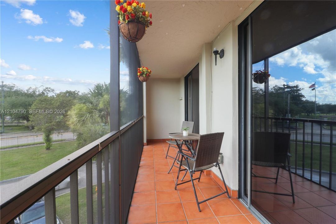 En Venta: $305,000 (2 camas, 2 baños, 965 Pies cuadrados)