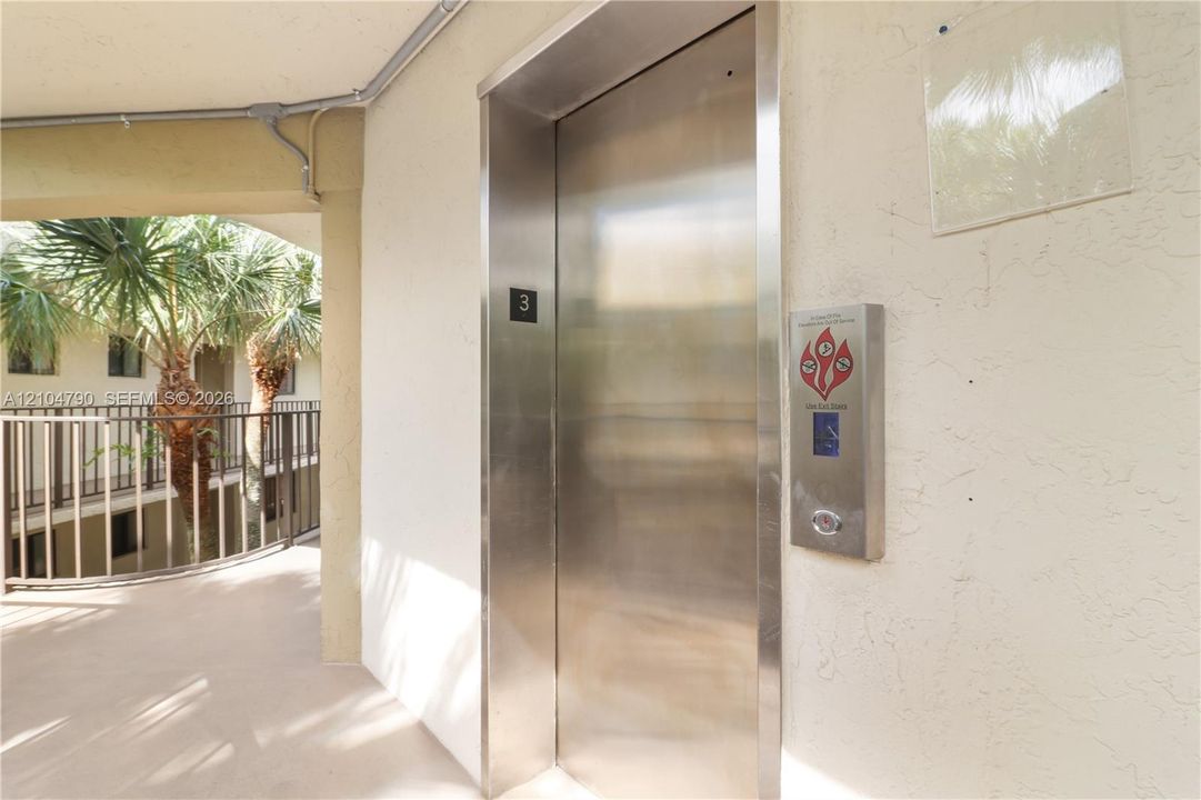 En Venta: $305,000 (2 camas, 2 baños, 965 Pies cuadrados)