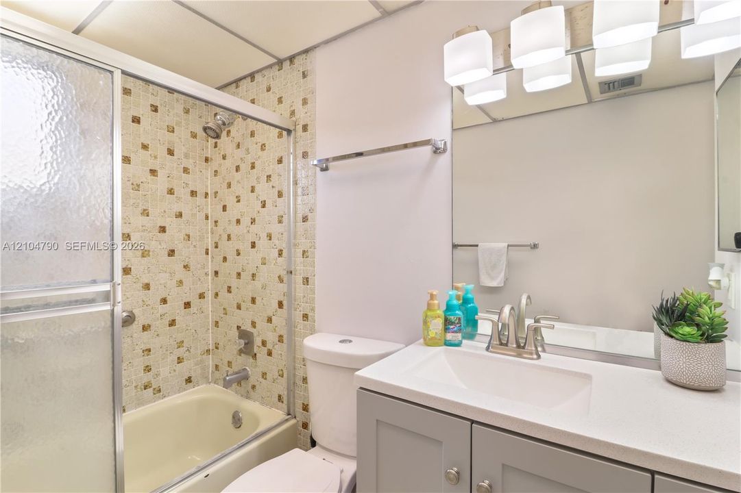 En Venta: $305,000 (2 camas, 2 baños, 965 Pies cuadrados)