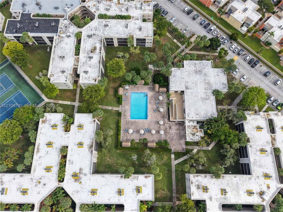 En Venta: $305,000 (2 camas, 2 baños, 965 Pies cuadrados)
