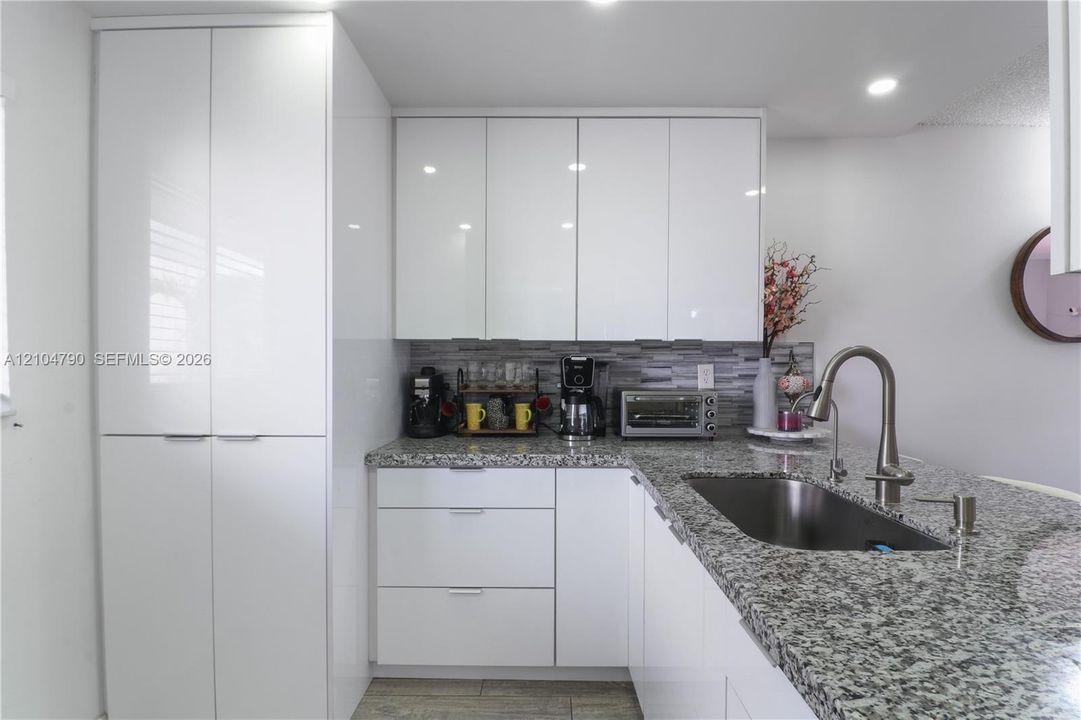 En Venta: $305,000 (2 camas, 2 baños, 965 Pies cuadrados)