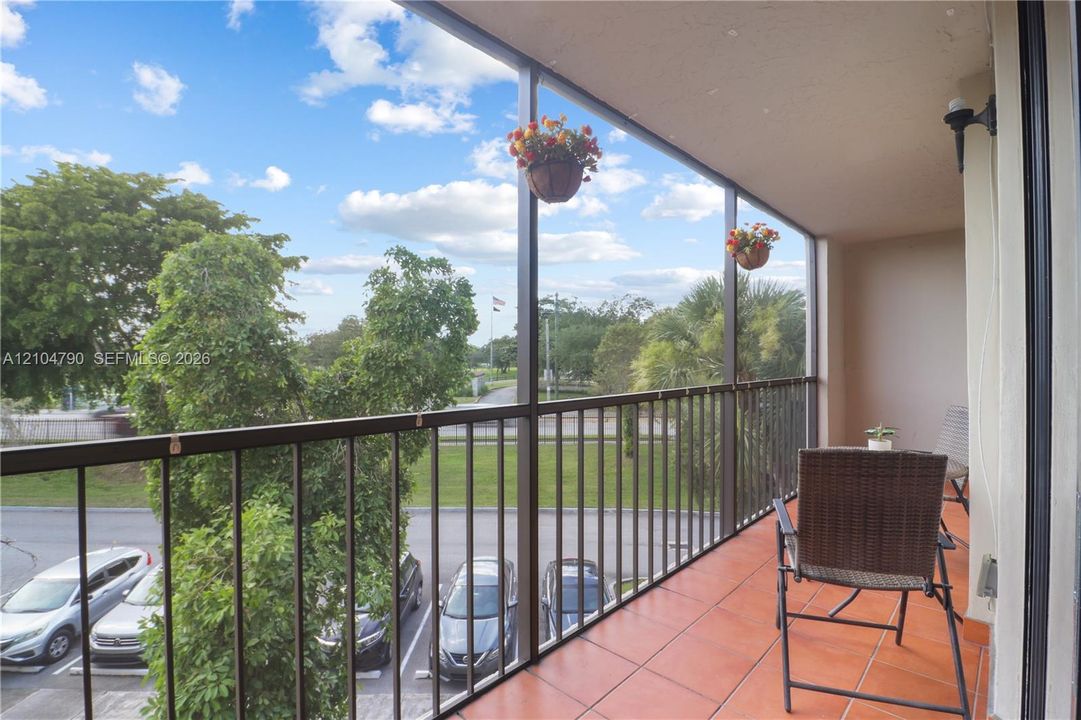 En Venta: $305,000 (2 camas, 2 baños, 965 Pies cuadrados)