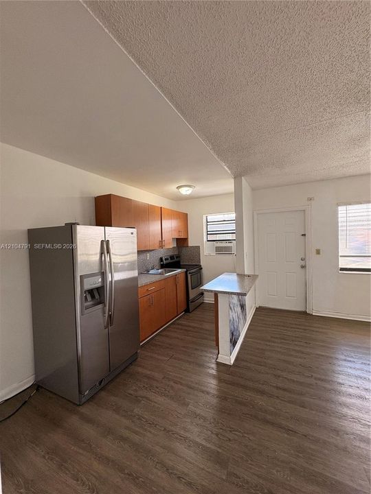 For Rent: $1,650 (1 beds, 1 baths, 580 Square Feet)
