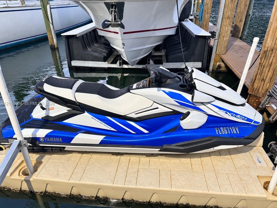 For Sale: $550,000 (1.00 acres)