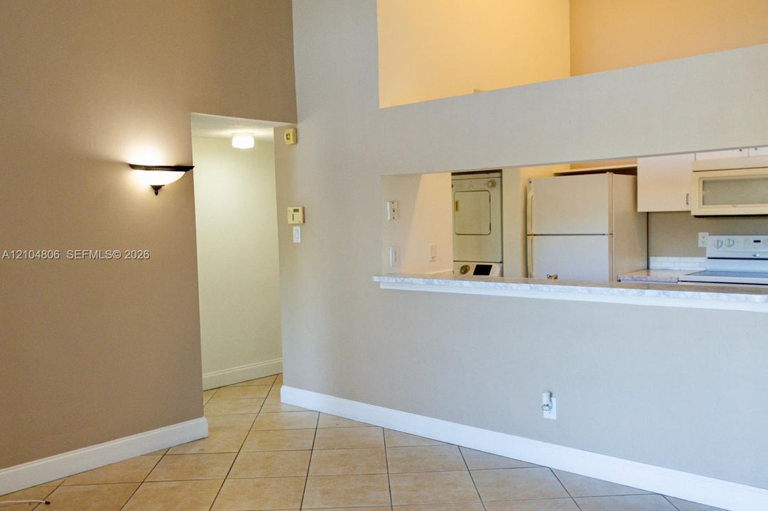 For Sale: $310,000 (2 beds, 2 baths, 1084 Square Feet)