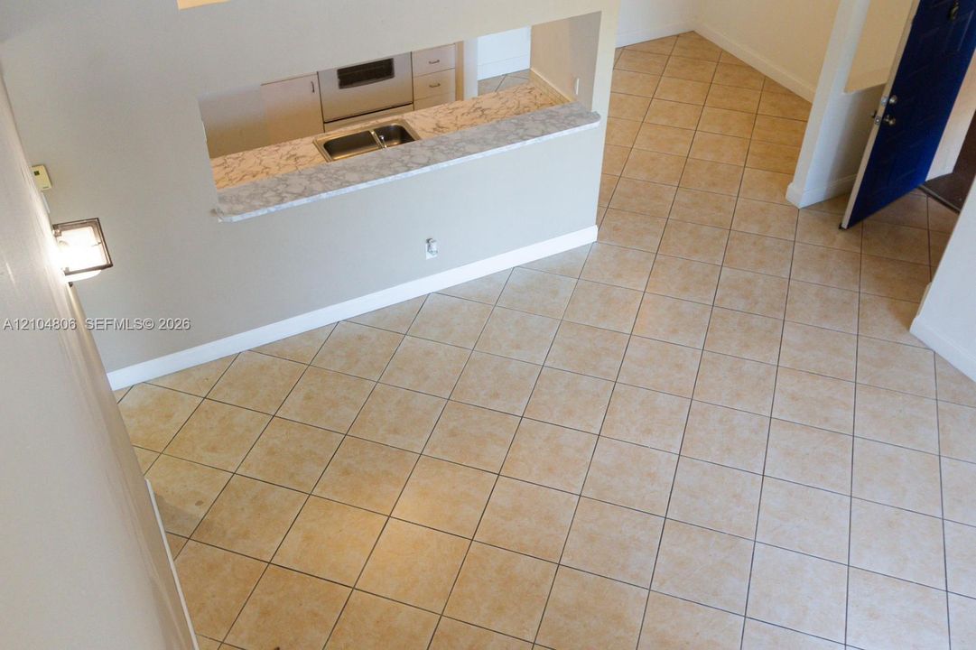 For Sale: $310,000 (2 beds, 2 baths, 1084 Square Feet)