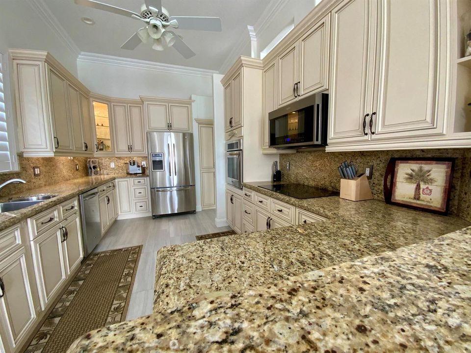 7200 Demedici 3bd 2231sq ft