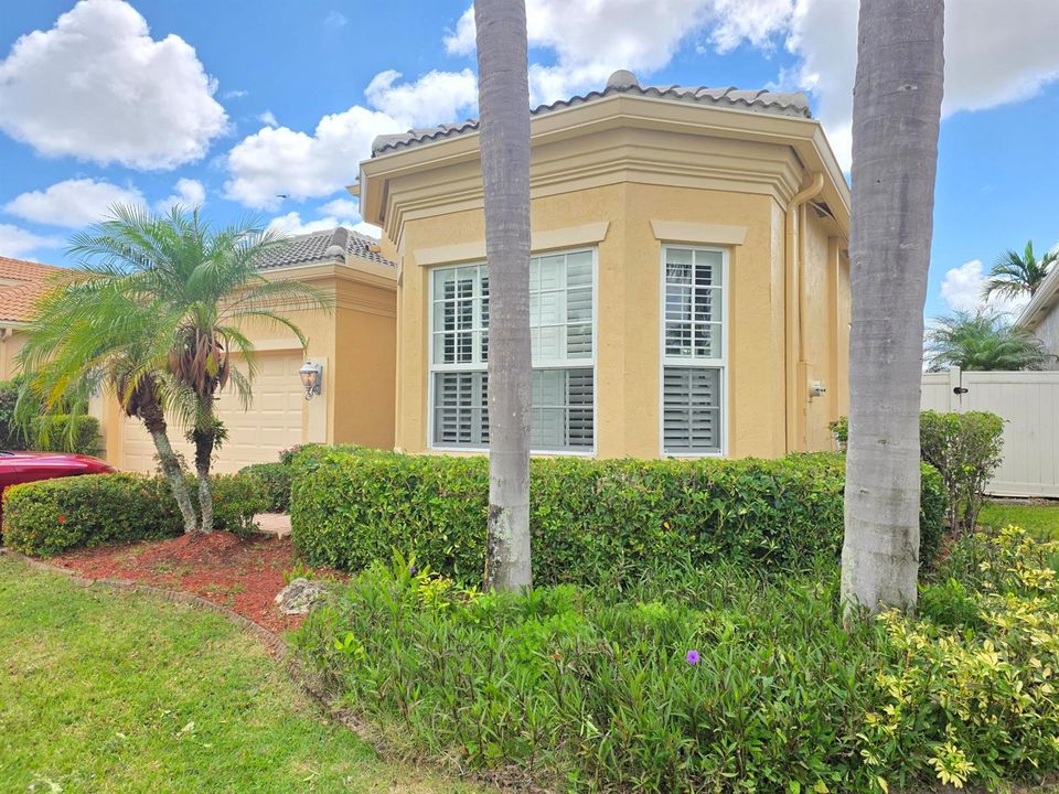 7200 Demedici 3bd 2231sq ft