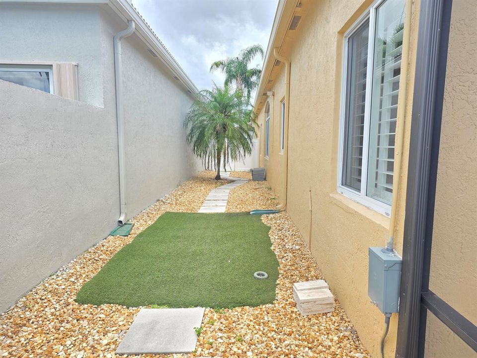 7200 Demedici 3bd 2231sq ft