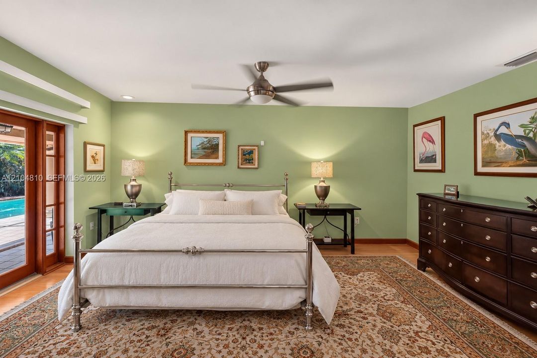 Activo con contrato: $1,275,000 (5 camas, 3 baños, 2777 Pies cuadrados)