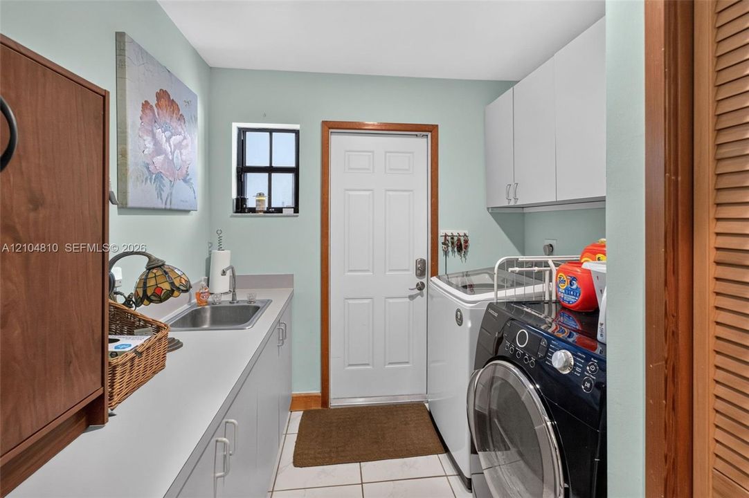 Activo con contrato: $1,275,000 (5 camas, 3 baños, 2777 Pies cuadrados)
