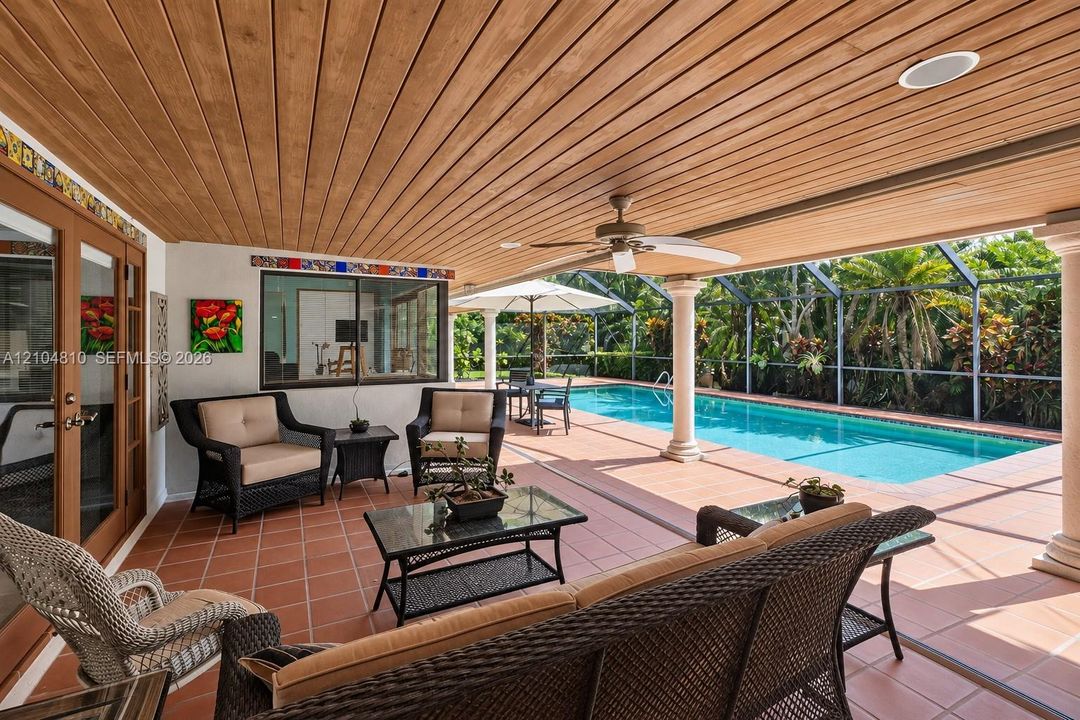 Activo con contrato: $1,275,000 (5 camas, 3 baños, 2777 Pies cuadrados)