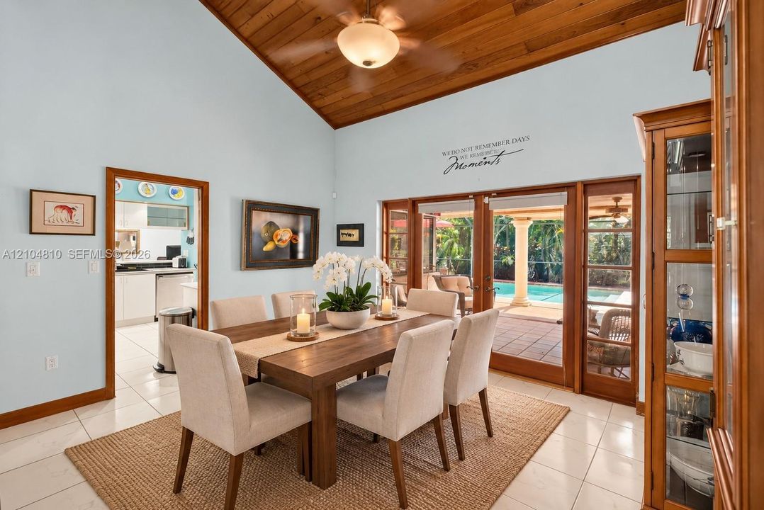 Activo con contrato: $1,275,000 (5 camas, 3 baños, 2777 Pies cuadrados)