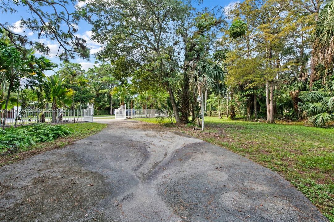 For Sale: $1,049,000 (1.00 acres)