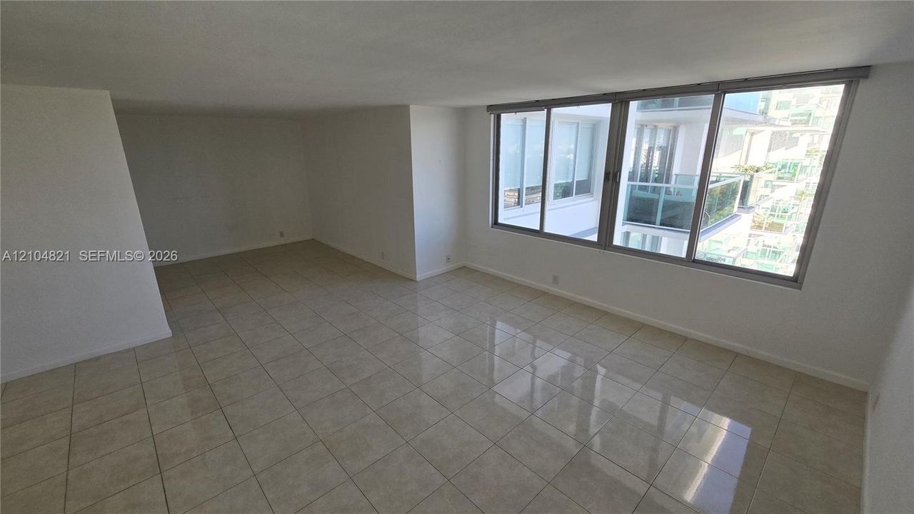 В аренду: $2,350 (0 спален, 1 ванн, 776 Квадратных фут)