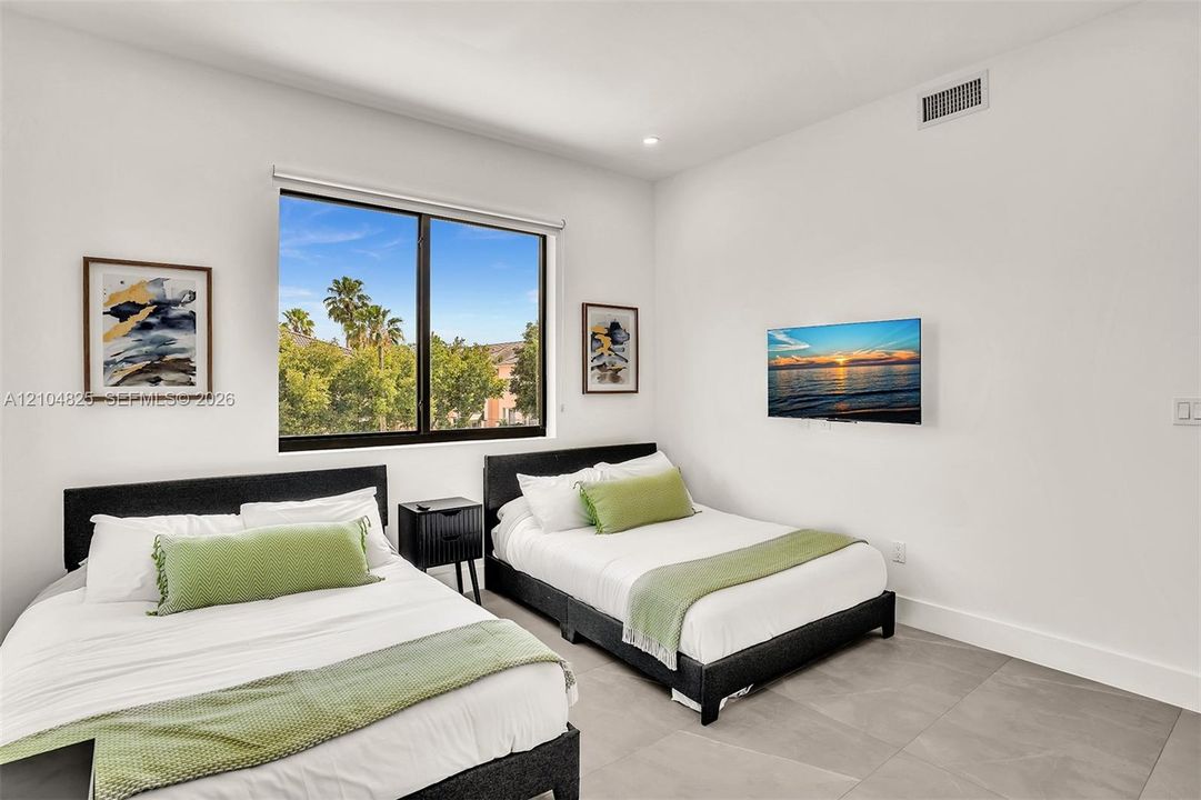 For Rent: $4,975 (3 beds, 3 baths, 0 Square Feet)