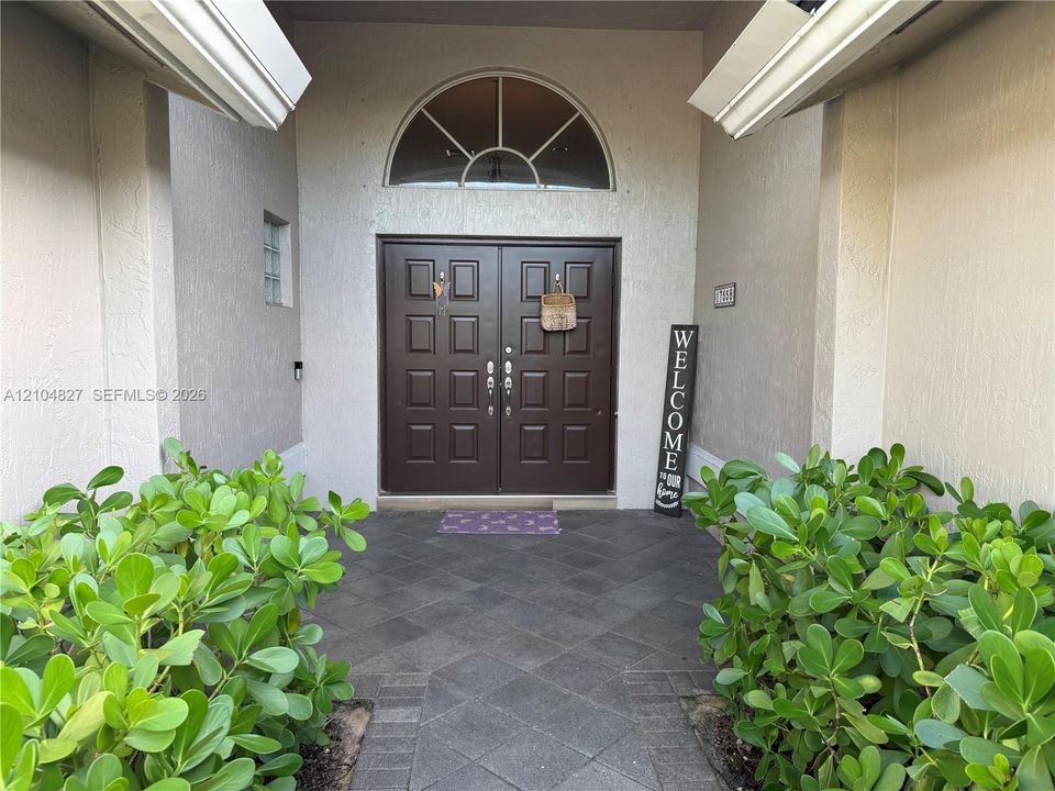 En Venta: $1,050,000 (5 camas, 3 baños, 2622 Pies cuadrados)