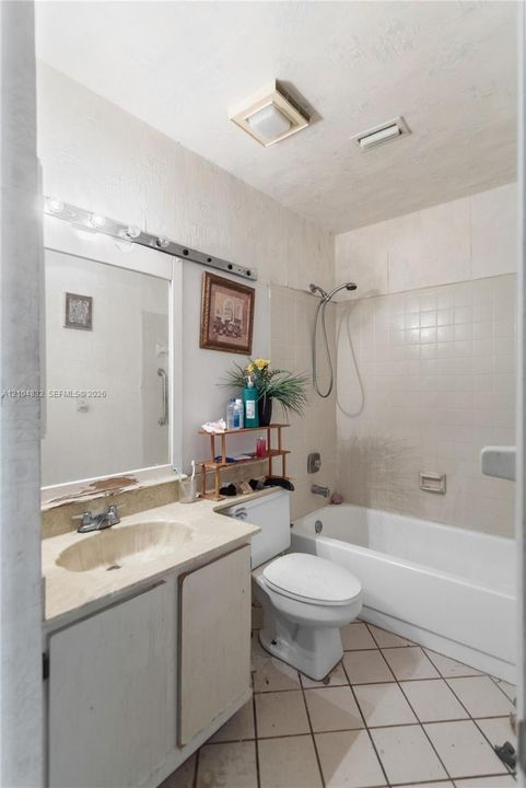 На продажу: $269,000 (2 спален, 2 ванн, 1287 Квадратных фут)