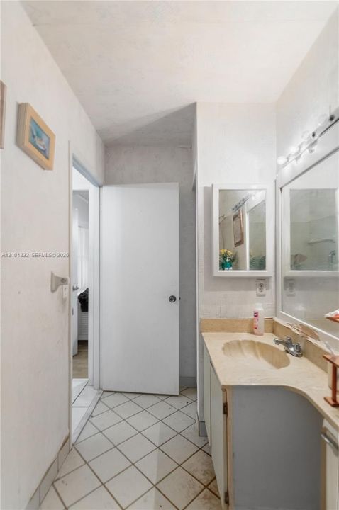 На продажу: $269,000 (2 спален, 2 ванн, 1287 Квадратных фут)