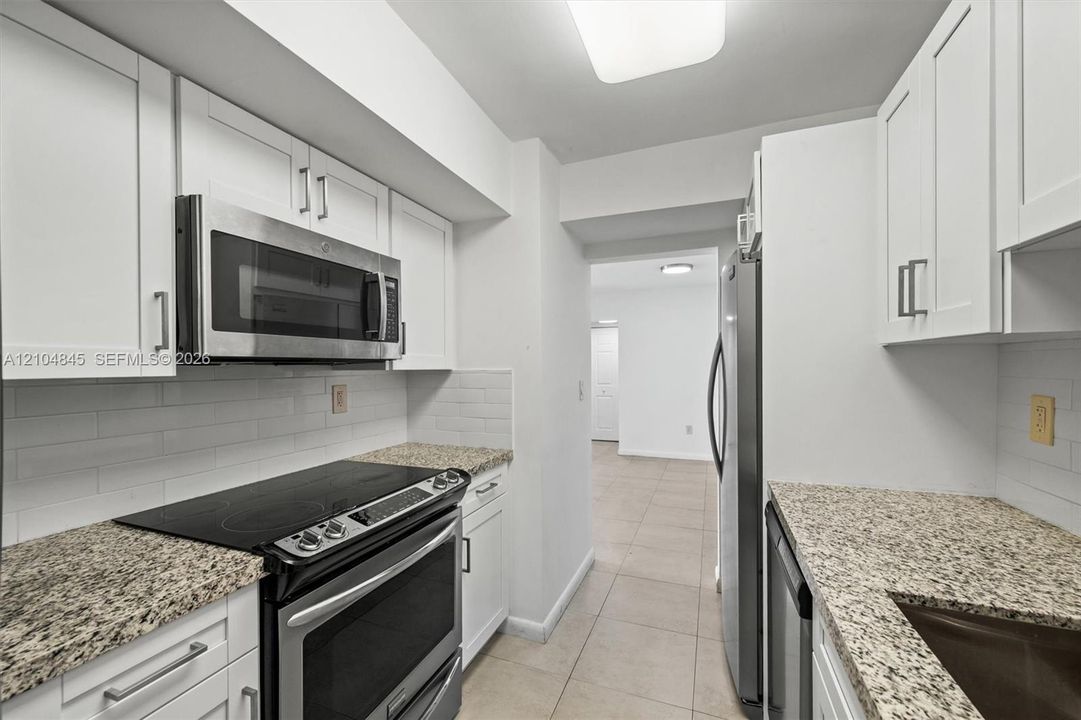 На продажу: $285,000 (2 спален, 2 ванн, 1037 Квадратных фут)