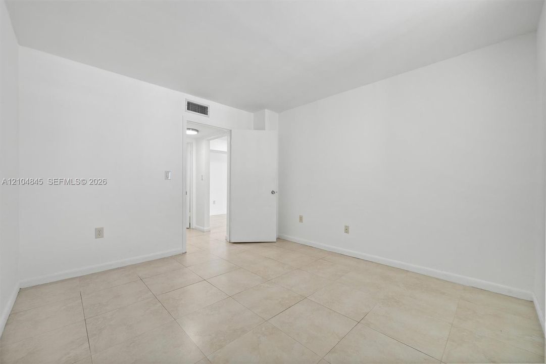 На продажу: $285,000 (2 спален, 2 ванн, 1037 Квадратных фут)