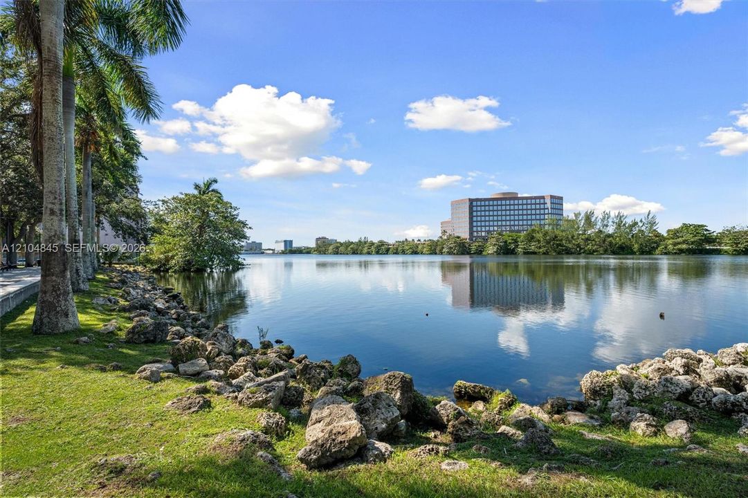 На продажу: $285,000 (2 спален, 2 ванн, 1037 Квадратных фут)