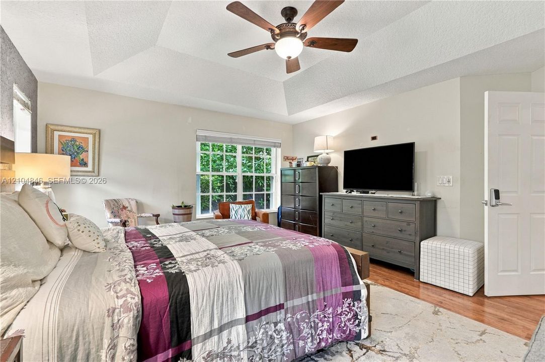 Tray ceiling, wood-finish flooring, and multi-pane windows