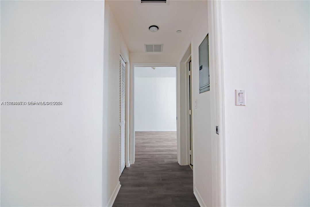 For Rent: $2,900 (1 beds, 1 baths, 692 Square Feet)