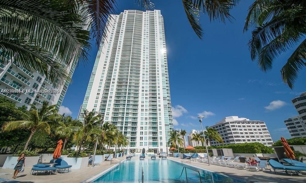 For Rent: $2,900 (1 beds, 1 baths, 692 Square Feet)