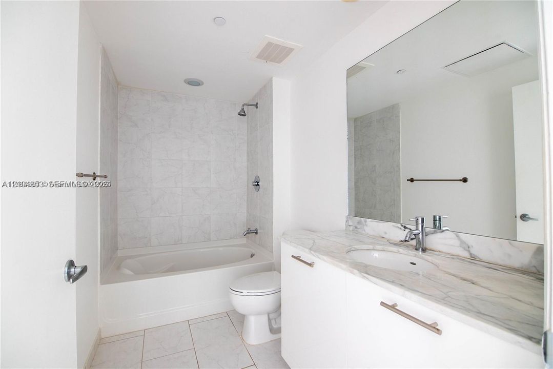 For Rent: $2,900 (1 beds, 1 baths, 692 Square Feet)