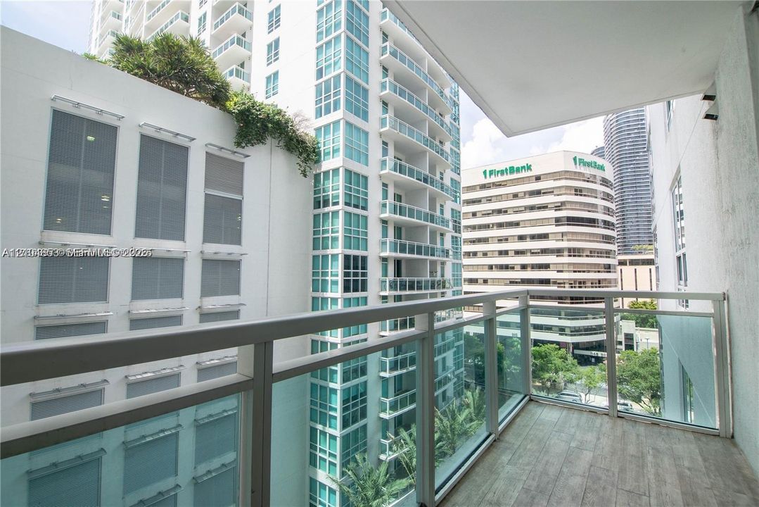 For Rent: $2,900 (1 beds, 1 baths, 692 Square Feet)