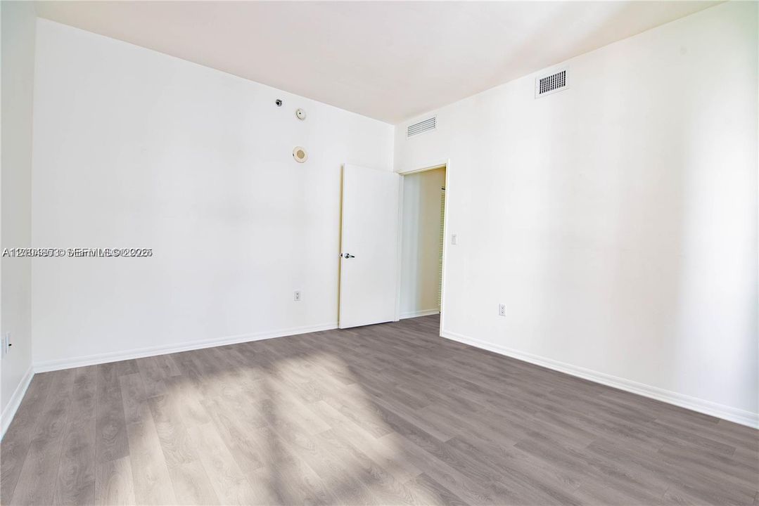 For Rent: $2,900 (1 beds, 1 baths, 692 Square Feet)