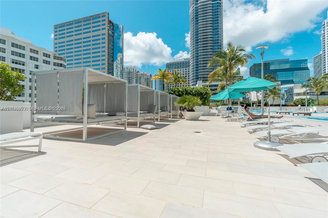 For Rent: $2,900 (1 beds, 1 baths, 692 Square Feet)