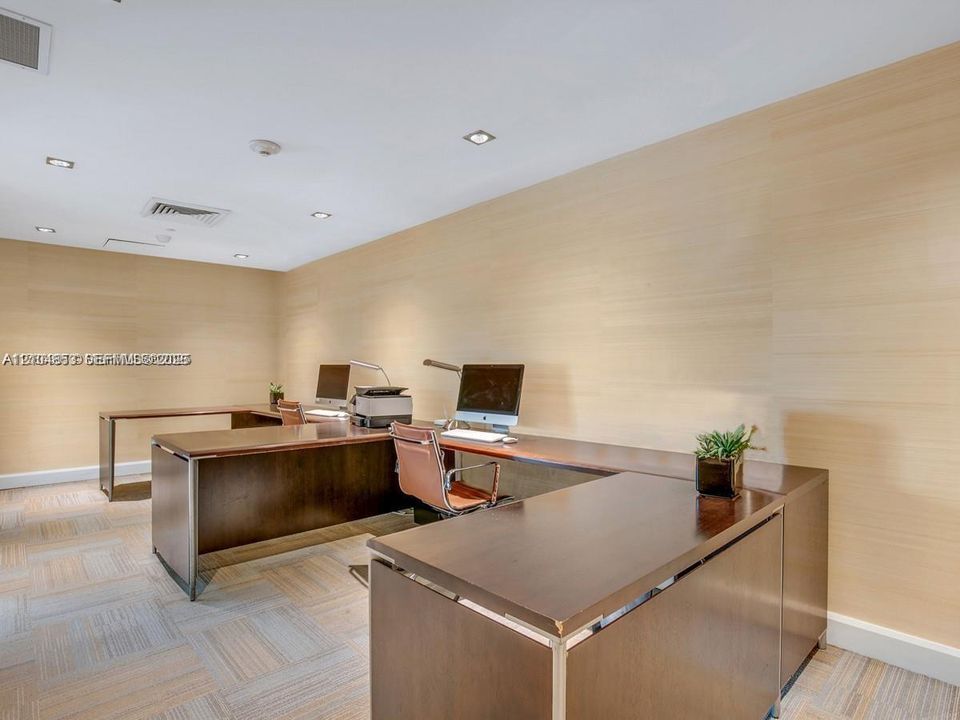 For Rent: $2,900 (1 beds, 1 baths, 692 Square Feet)