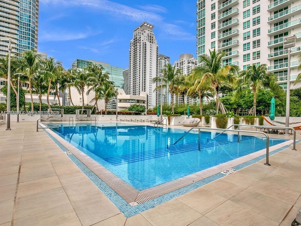 For Rent: $2,900 (1 beds, 1 baths, 692 Square Feet)
