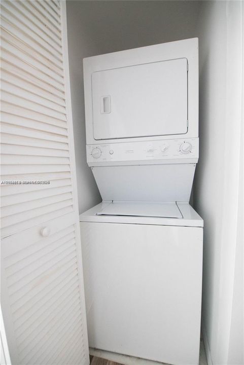 For Rent: $2,900 (1 beds, 1 baths, 692 Square Feet)