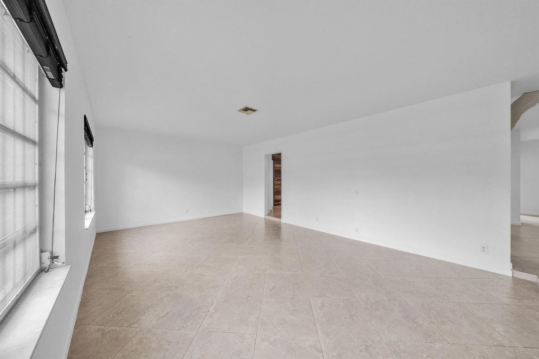 2 Living Area (3)