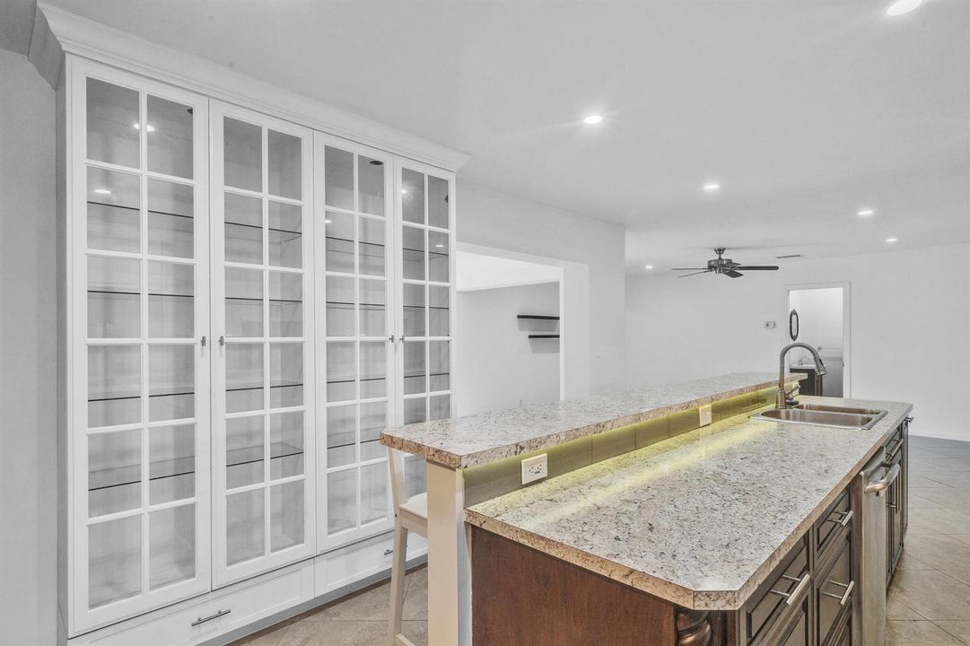 15 Kitchen (2)