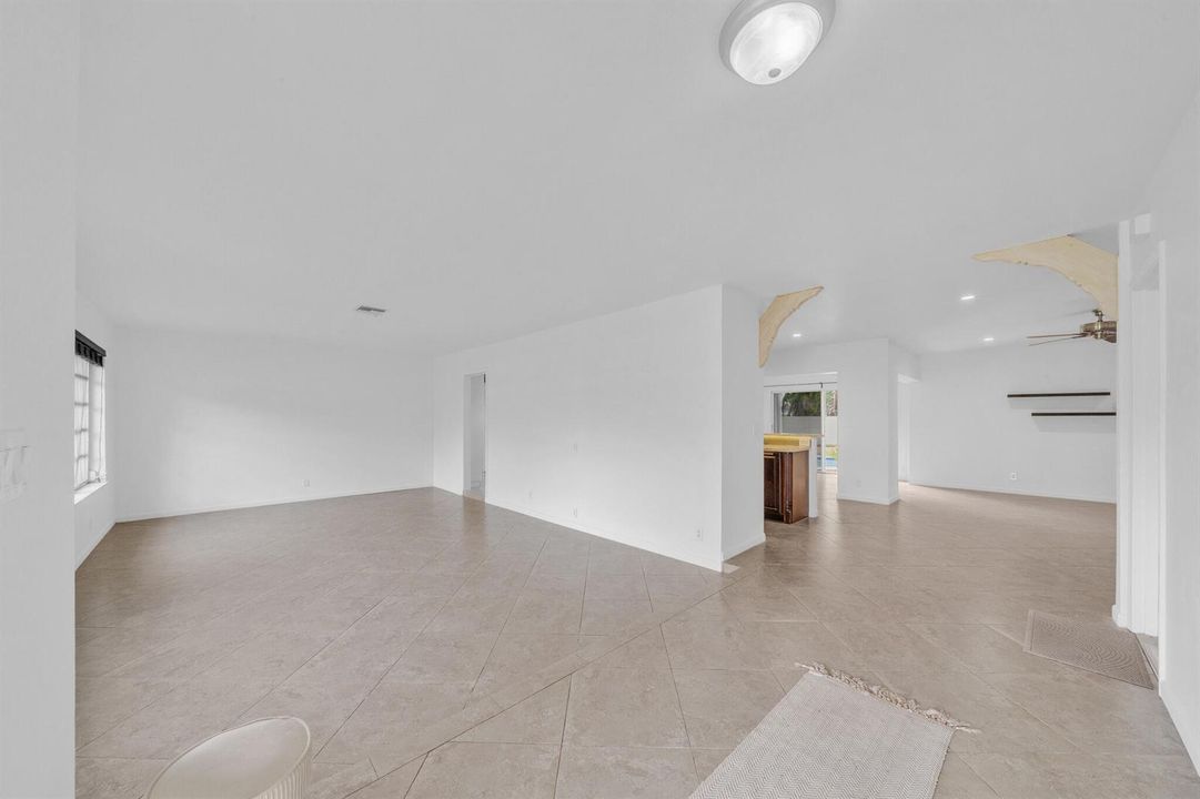 2 Living Area (1)