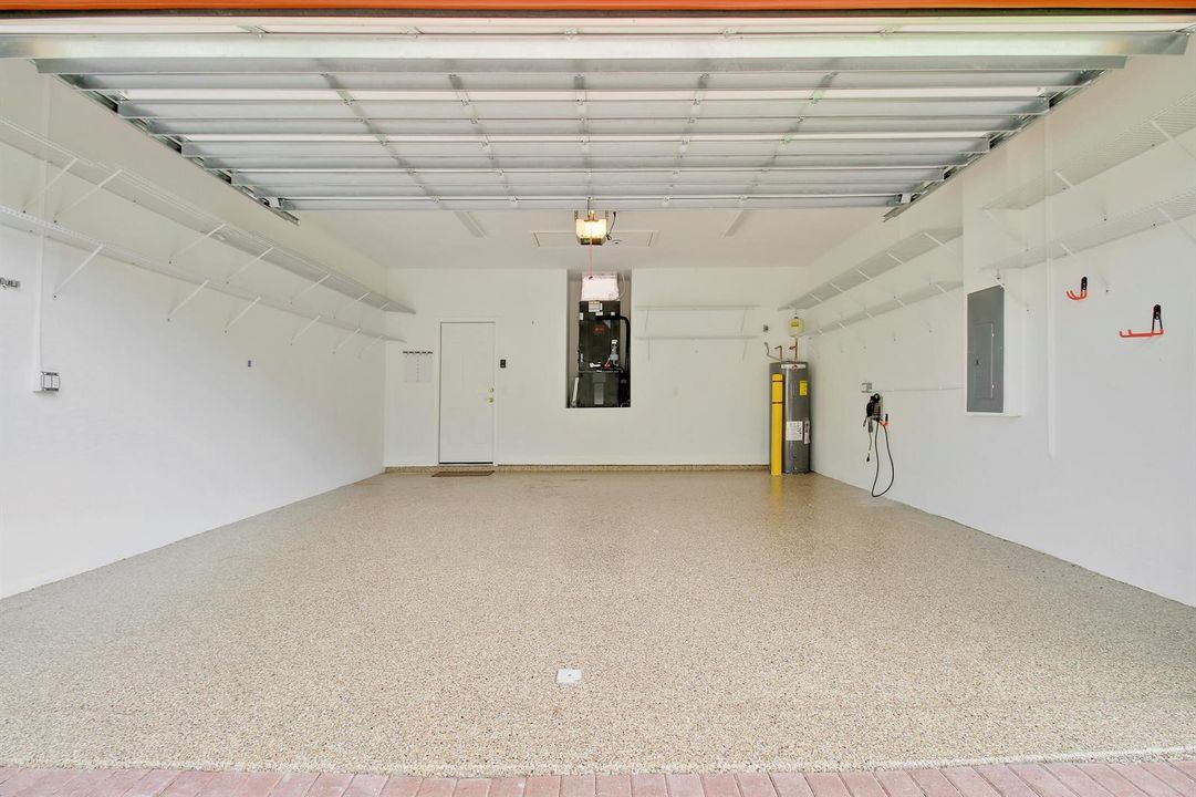 Garage w/Finished Floor