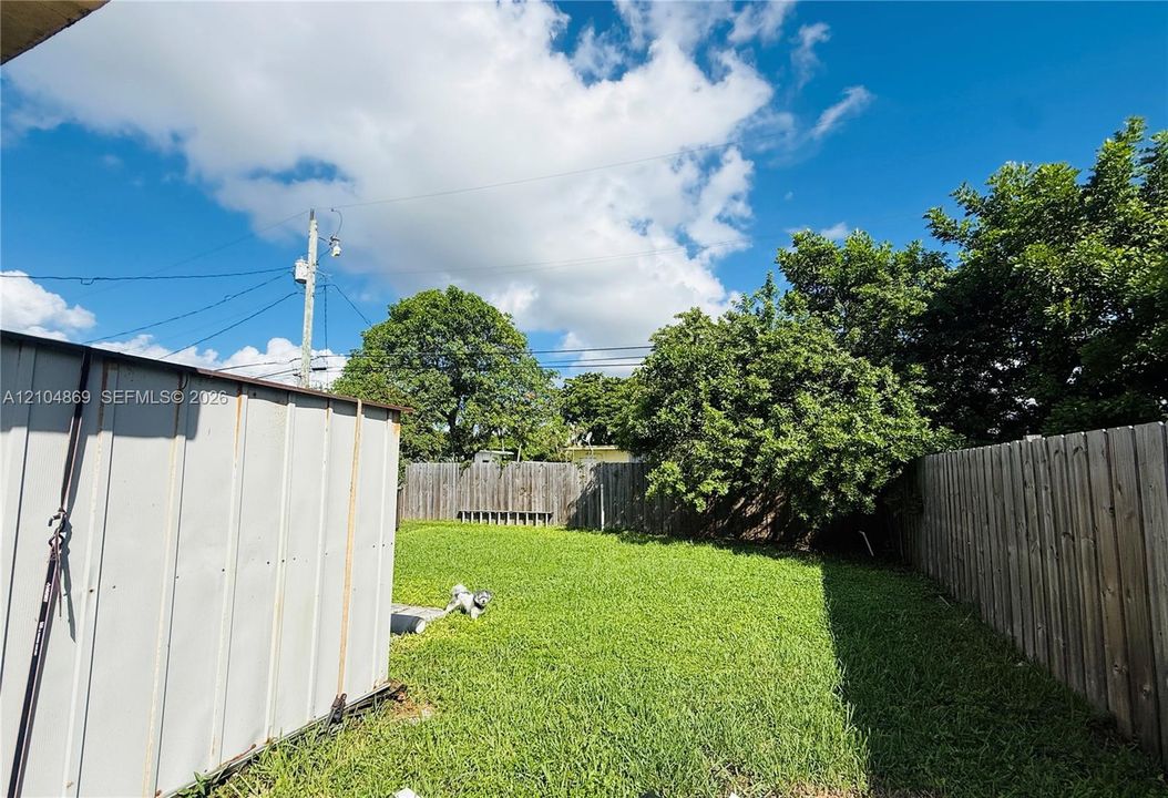 For Rent: $2,300 (2 beds, 1 baths, 728 Square Feet)